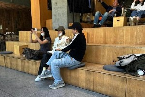赵丽颖与导演赵德胤私下约会曝光，恋爱传闻引热议