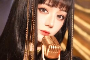 迪丽热巴黑金艳后变装惊艳全网，2小时500万点赞