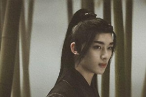 丁程鑫古装造型惊艳亮相，少年侠客风范引期待