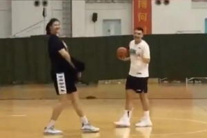 女篮选拔争议：刘禹彤张子宇为何被拒？