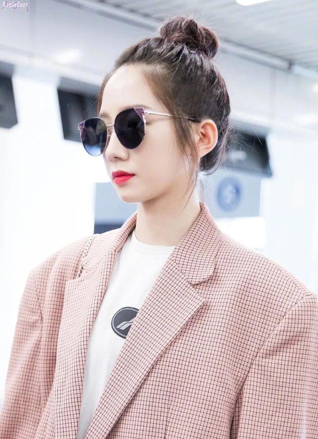 孟美岐马卡龙色穿搭