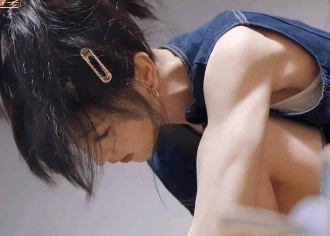 田曦薇背张凌赫路透