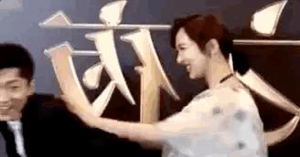 张一山与杨紫童年合照