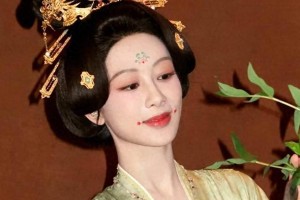 杨紫颜值变迁与演艺成长：从童星到顶流的蜕变