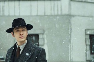 黄晓明《潜伏者》造型曝光 剧组豪发红包引热议