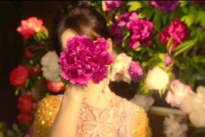 杨紫抖音花丛美照引爆热搜，甜妹天花板再圈粉